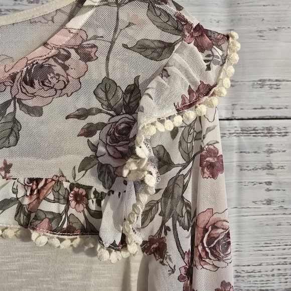 Signature Studio Floral Cream Color Womans Longsleeve Blouse Size Small - Picture 3 of 6